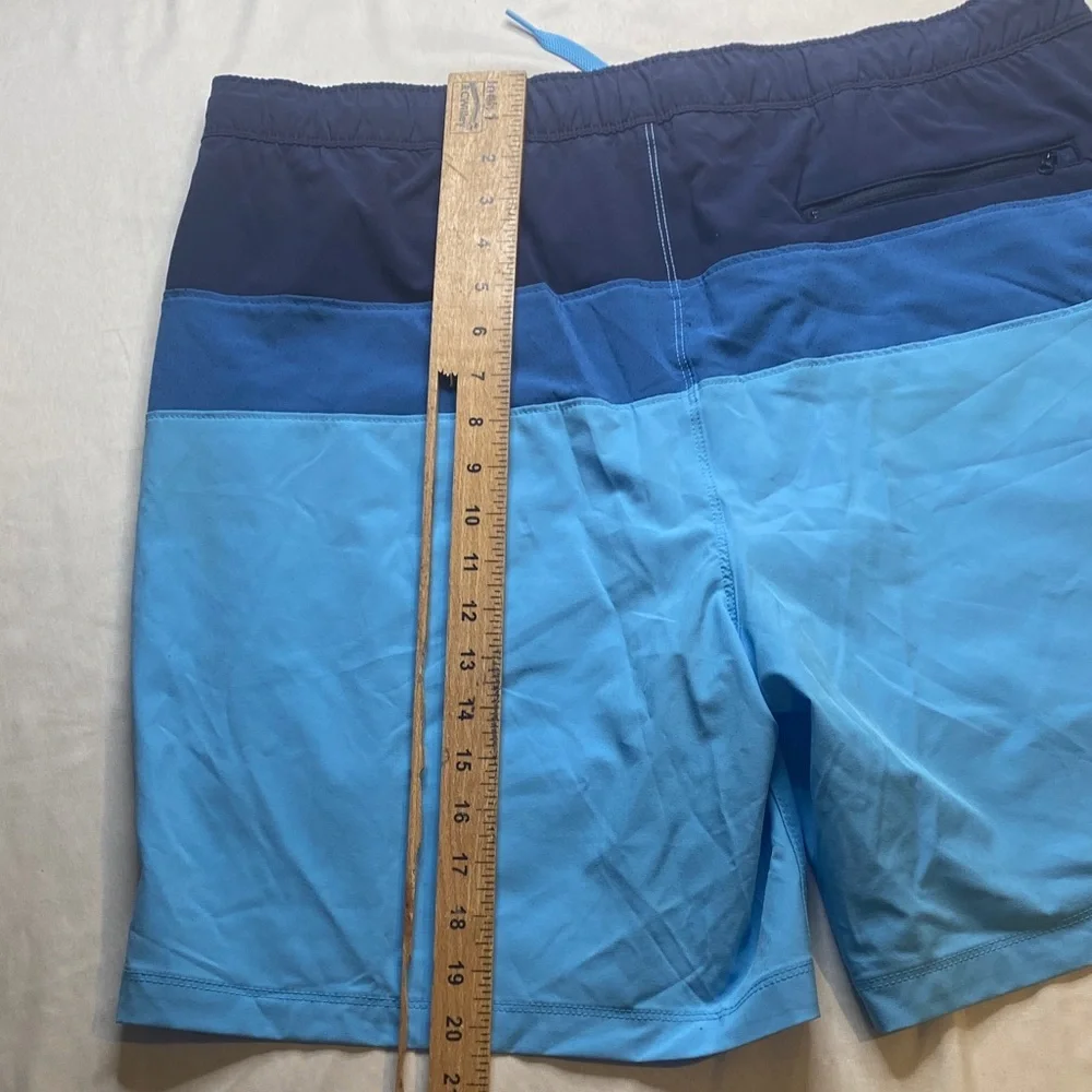 Speedo Men's Two-Tone Blue Board Shorts‎